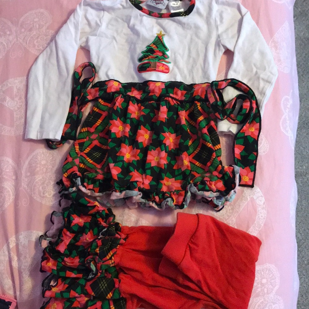 🌟2/$25 Christmas set ruffles